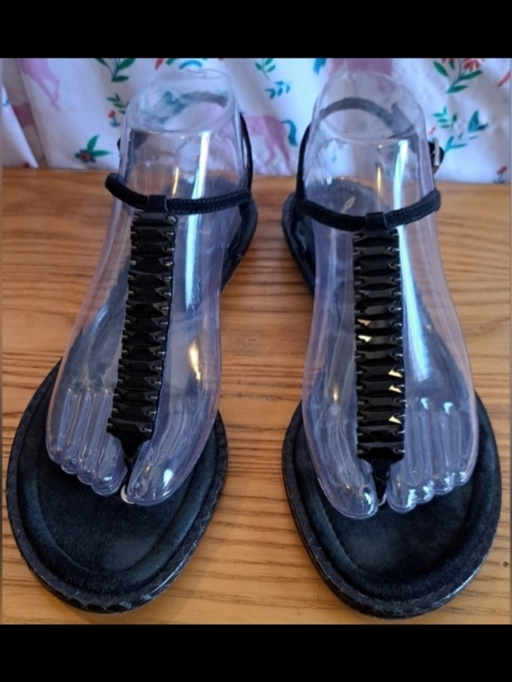 EUC Brian Atwood Callas Black Leather & Crystal Casual Thong Sandal Shoe SZ 8